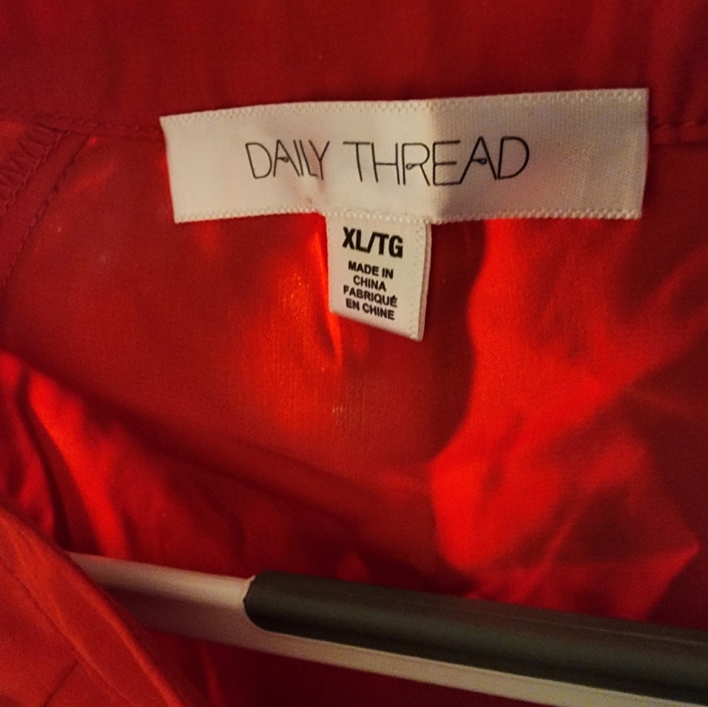 100% Polyester - Picture 3 of 7